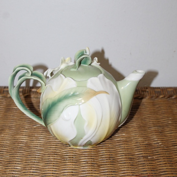 Pier 1 Imports “Ginger Lily” Hand-Painted Porcelain Teapot – Floral Sculptural D - Picture 5 of 10